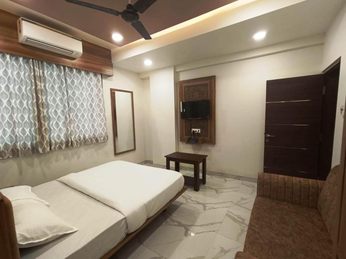 Sai Sagar Lodging&Boarding Ulhasnagar Bagian luar foto