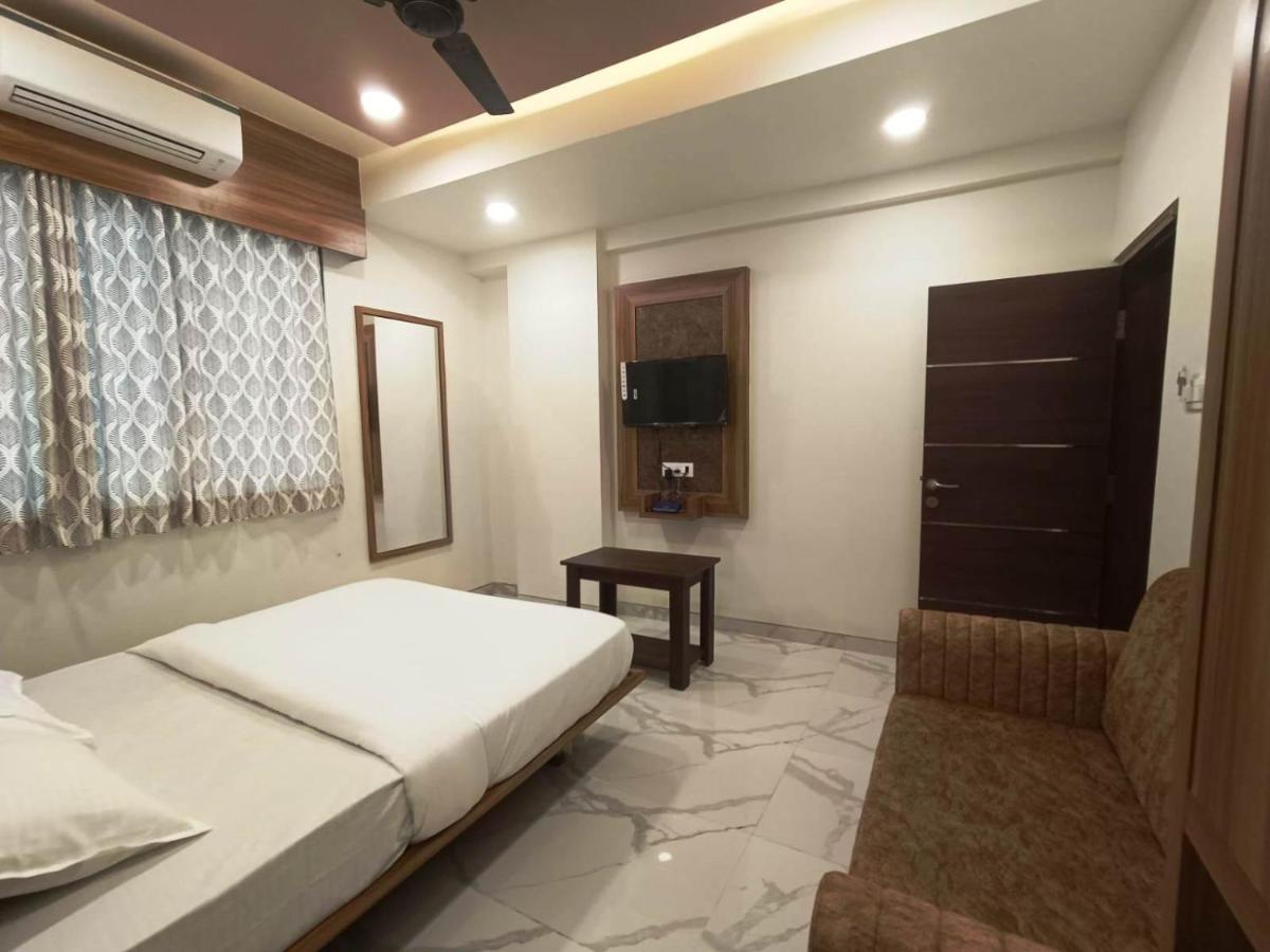 Sai Sagar Lodging&Boarding Ulhasnagar Bagian luar foto